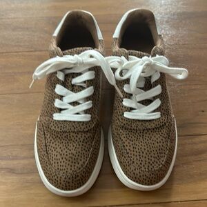 Old Navy Cheetah Sneakers with Faux Suede Material Size 6!